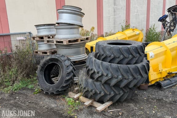 6 stk. dekk og felger til traktor - Ingen minstepris