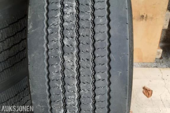 2 stk. komplette hjul m/Nokian Hakkapeliitta 385/65 R22,5 - Mercedes-Benz