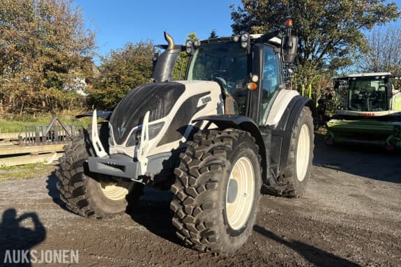 2017 Valtra T174 blir levert med ny eu-kontroll