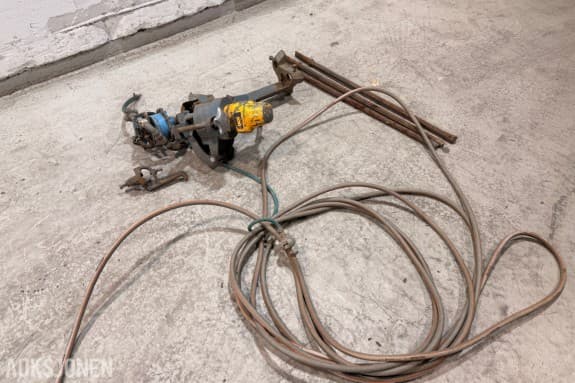 Atlas Copco LSD-64 trykkluftdrevet slipemaskin for borstål med 3 borstål og vannslange