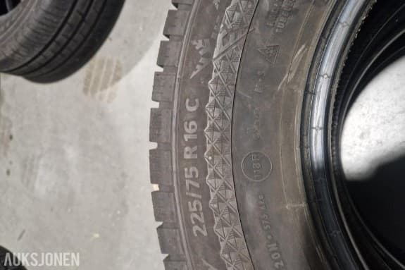 2 stk Continental vinterdekk 225/75 R 16 C - 121/120N og 118R - M+S med alpesymbol - produsert i 2021 ⁠
