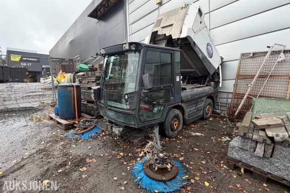 2012 Schmidt Swingo 200+ kompakt feiemaskin - to sidebørster - selges som rep- og delemaskin