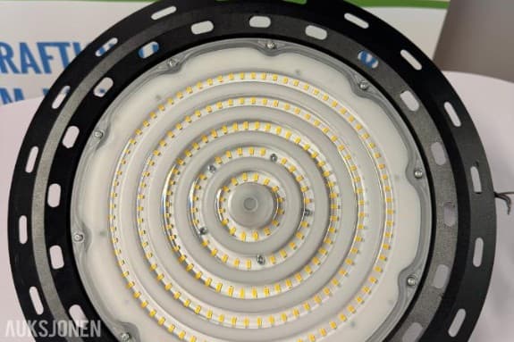 10 stykk UFO High Bay – 300W lampe for industribelysning!Perfekt for store rom med høy takhøyde! Helt nye!! Luxnor
