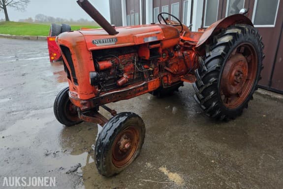 Nuffield Universal four veterantraktor reparasjonsobjekt