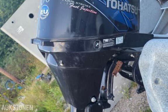 2009 Tohatsu 30 hk 4-takt  med trim/tilt, elstart og snorstart med lang stamme. 