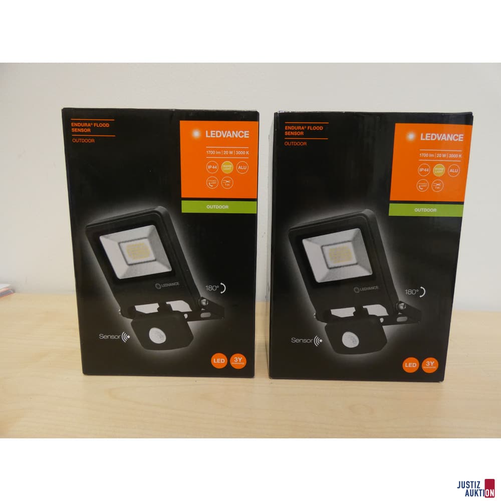 two LED exterior luminaires with sensor Ledvance