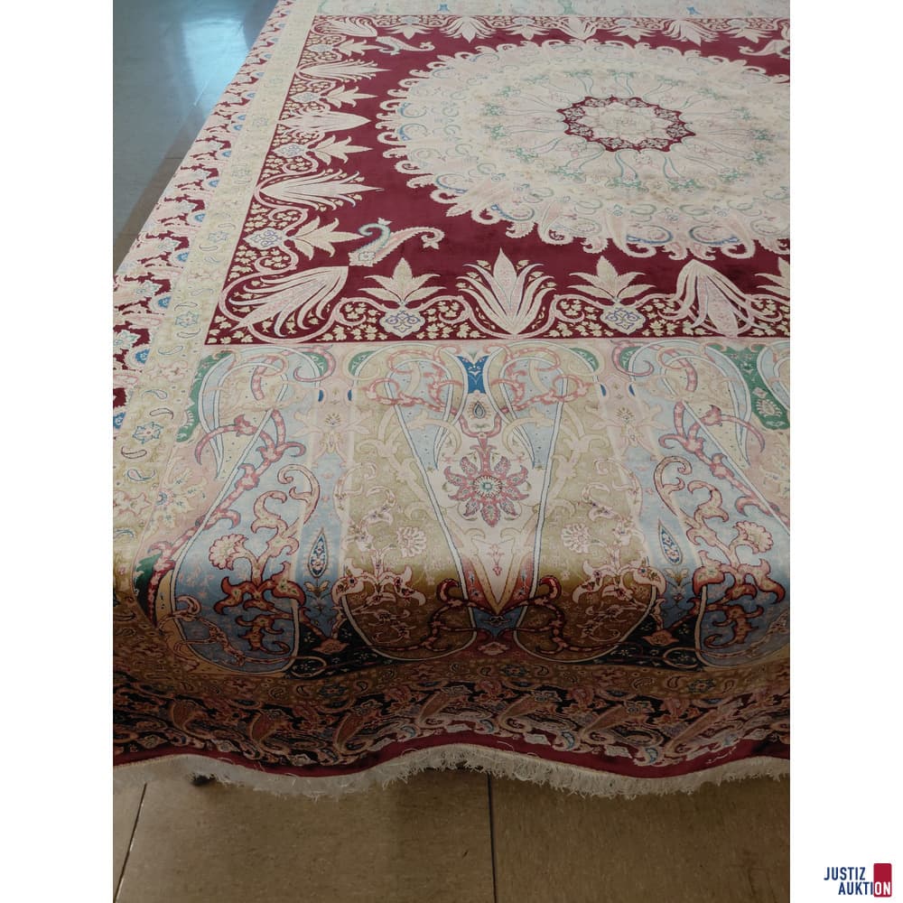Machine carpet made of viscose