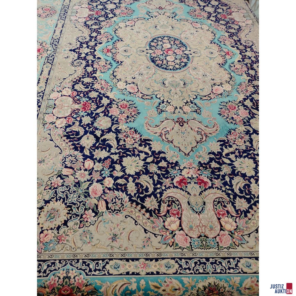 Machine carpet made of viscose