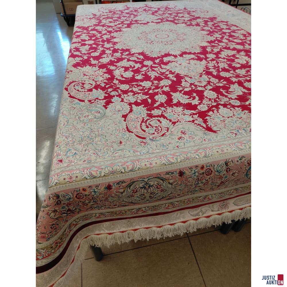 Machine carpet made of viscose