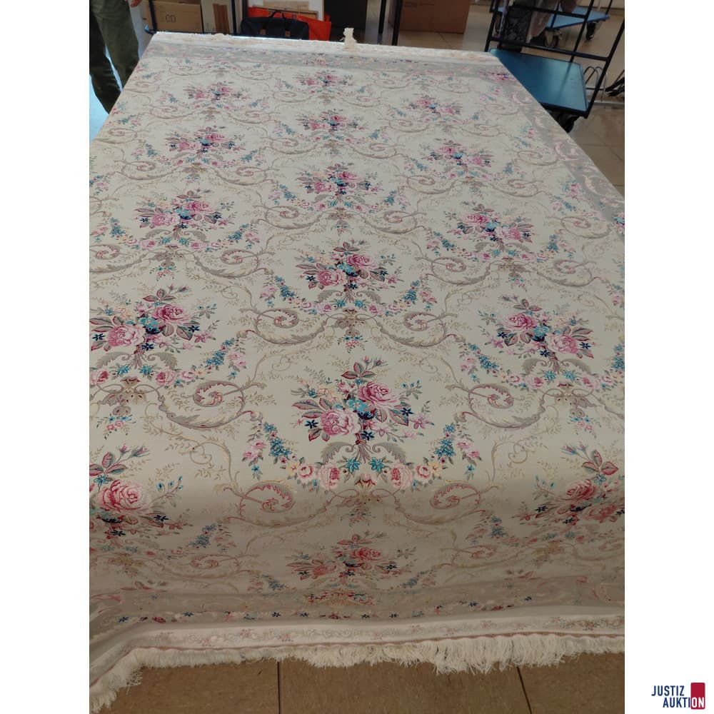 Machine carpet made of viscose