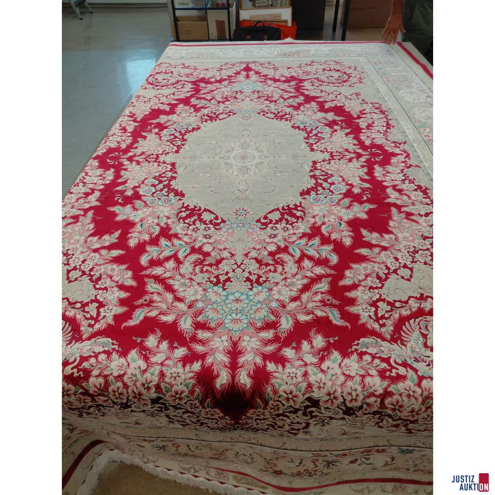 Machine carpet made of viscose