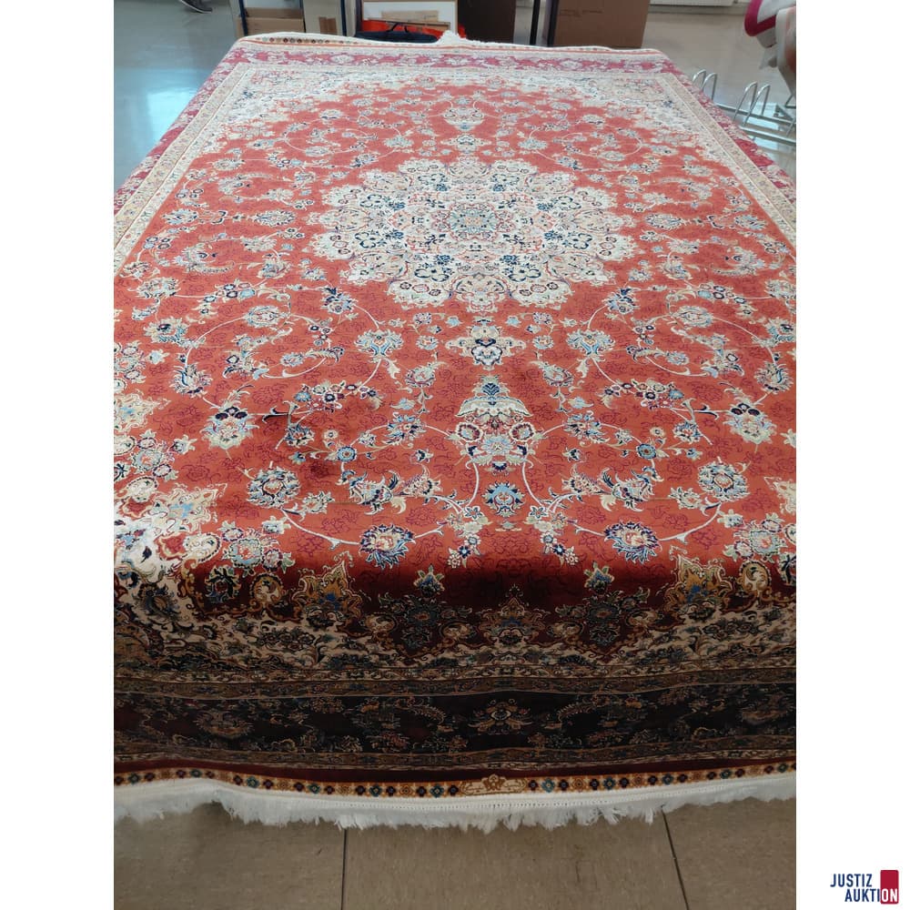 Machine carpet made of viscose