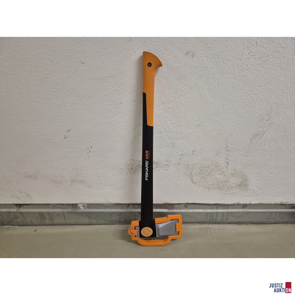 Axe Fiskars X25