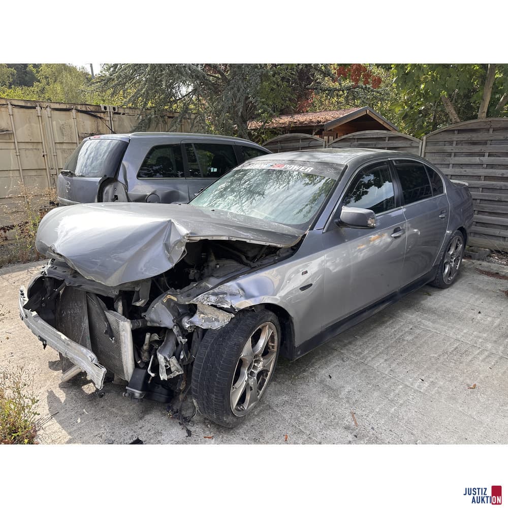 Car BMW 525D with accident damage
