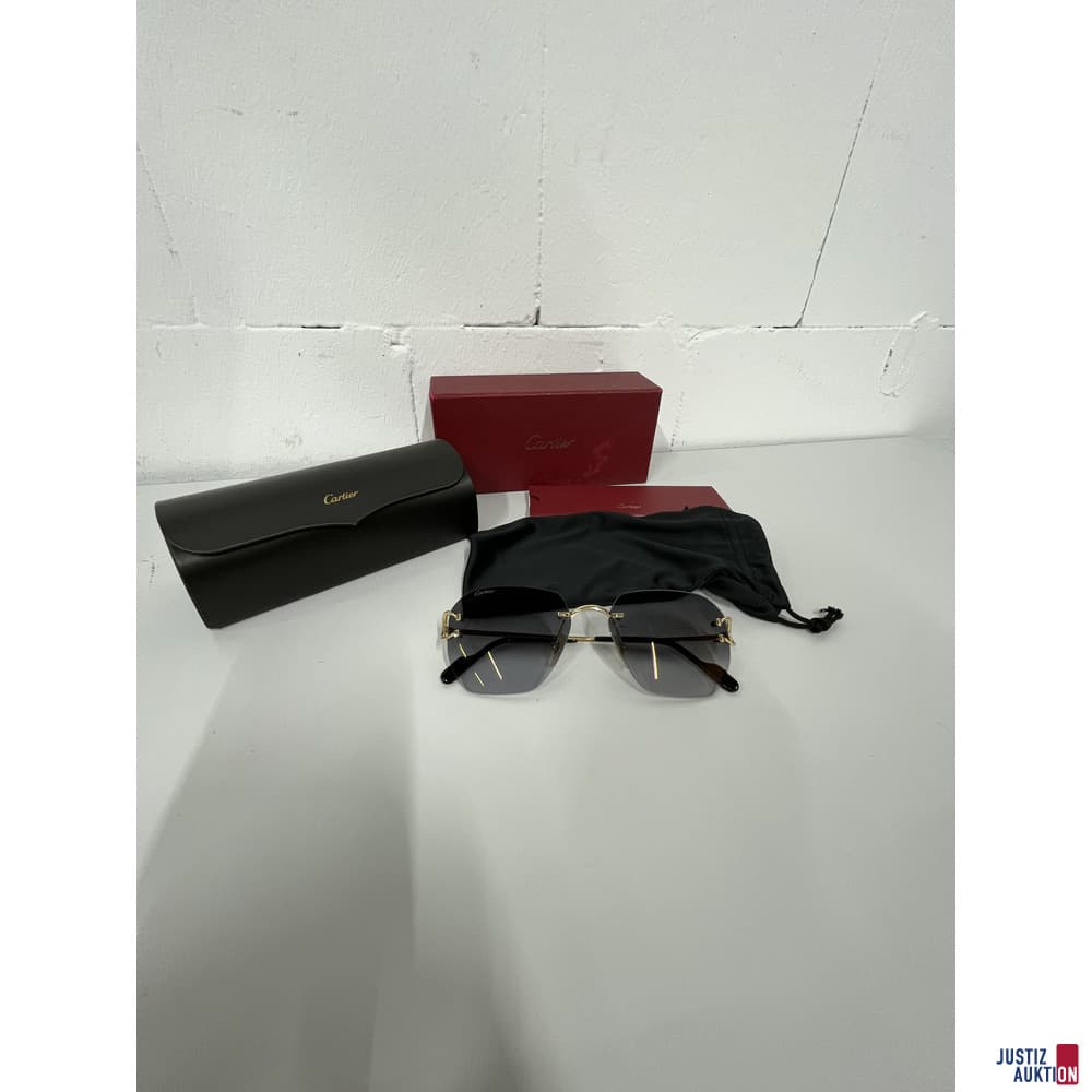 V71/26 Cartier sunglasses, black/gold with case