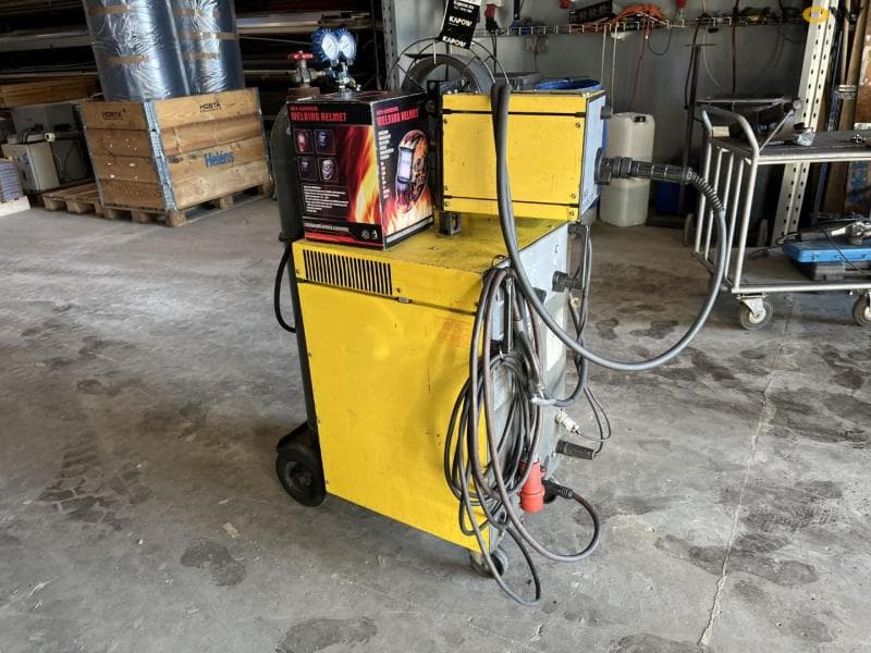 Esab LAG 200 welder - image 3