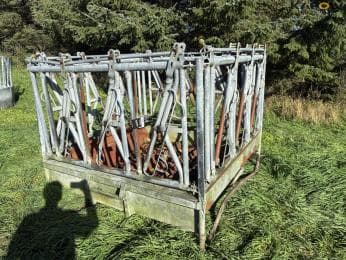 Feed hedge with grab grille