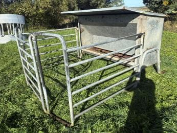 Feed hedge with calf guard
