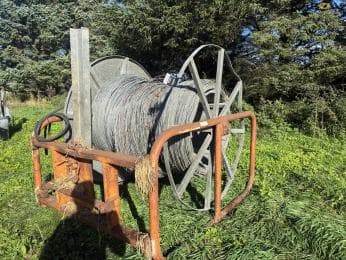 Hydraulic fence roller for three-point hitch