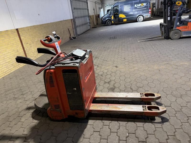 Linde 20 el stacker - image 4