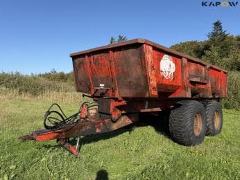 Tip truck