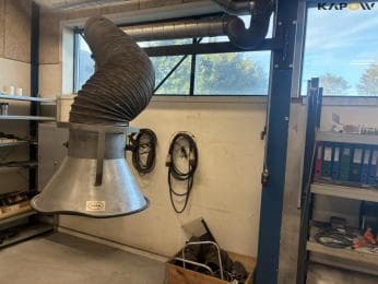 Extraction arm with hoses