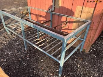 Sub-frames for table