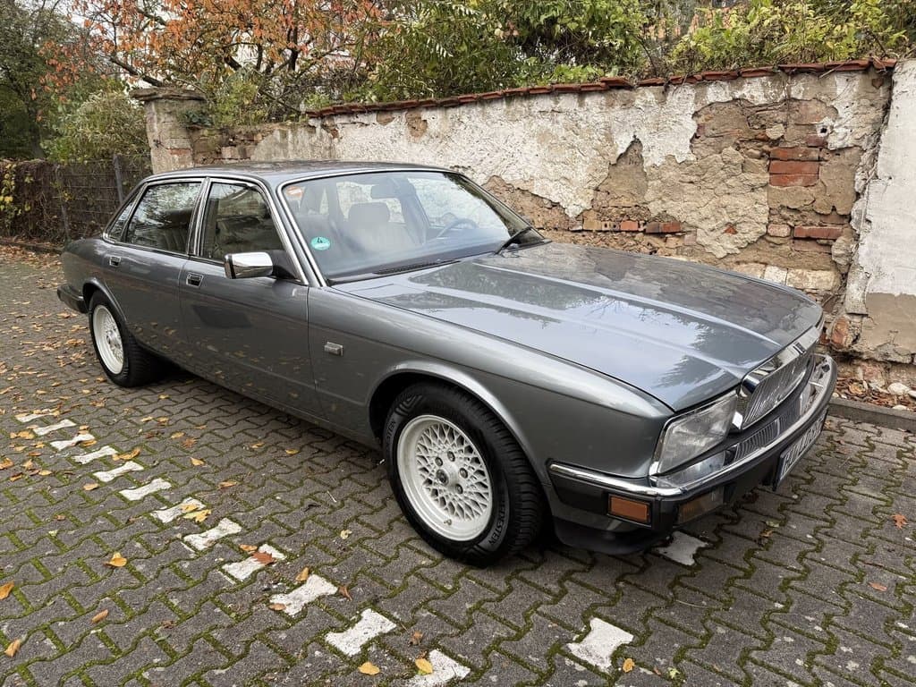 Jaguar XJ6