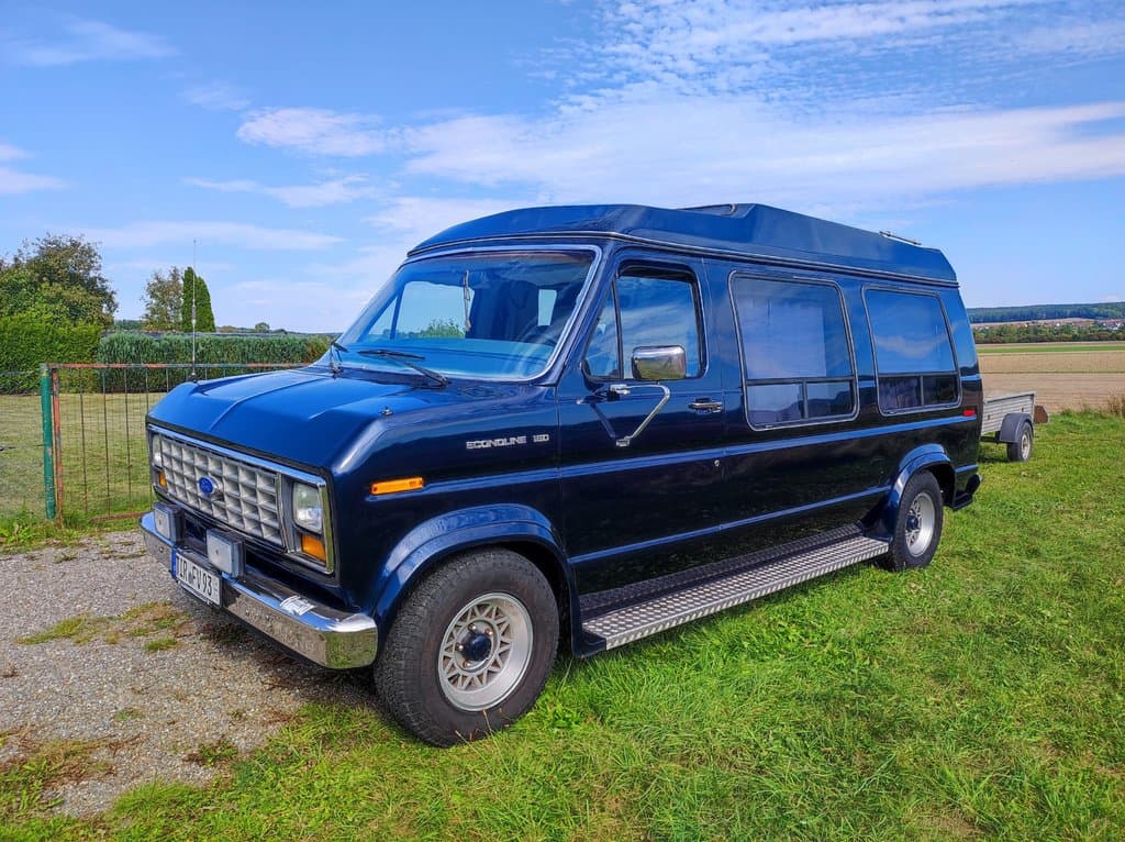 Ford Econoline E-150 | 1988