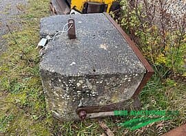 Counterweight for tractor