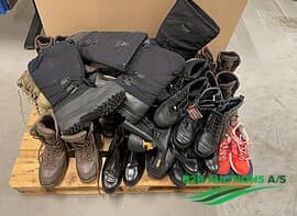 2 pallets of assorted shoes