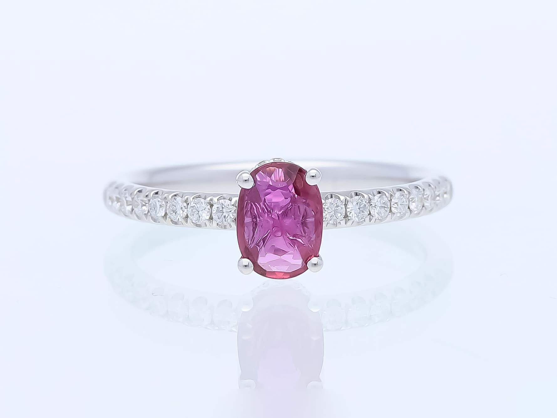 Ring+0,86+ct.+Rubin,+Diamanten+750+Weißgold+18+Karat+IGI+Zertifikat