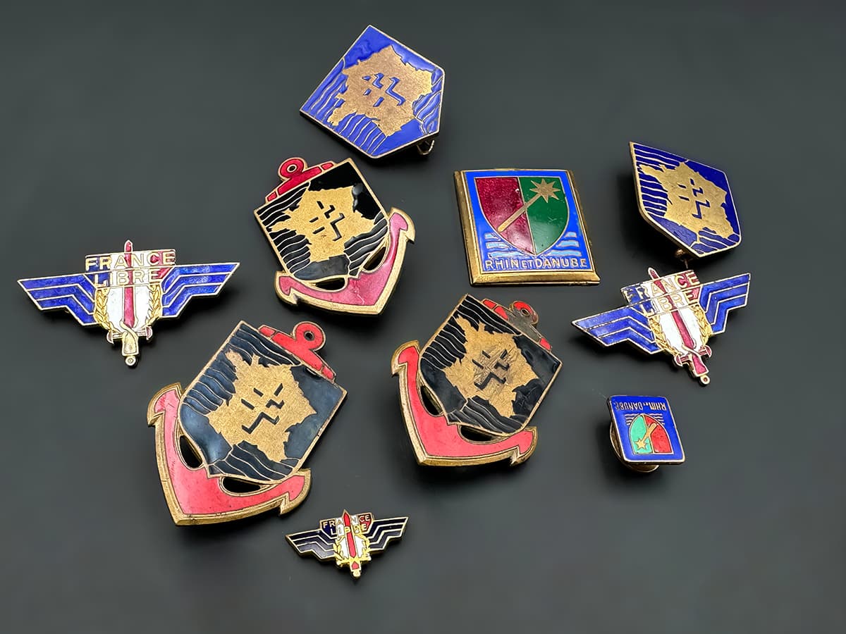 Konvolut+10+Militär+Abzeichen+Frankreich,+Cartier,+signiert