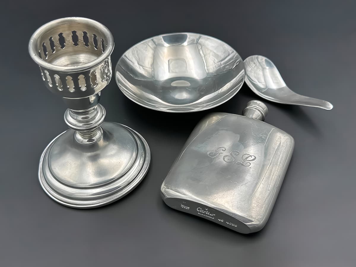 Cartier+Konvolut+Zinn+Tischleuchter+276+Gramm,+Flachmann+158+Gramm,+Schale+142+Gramm