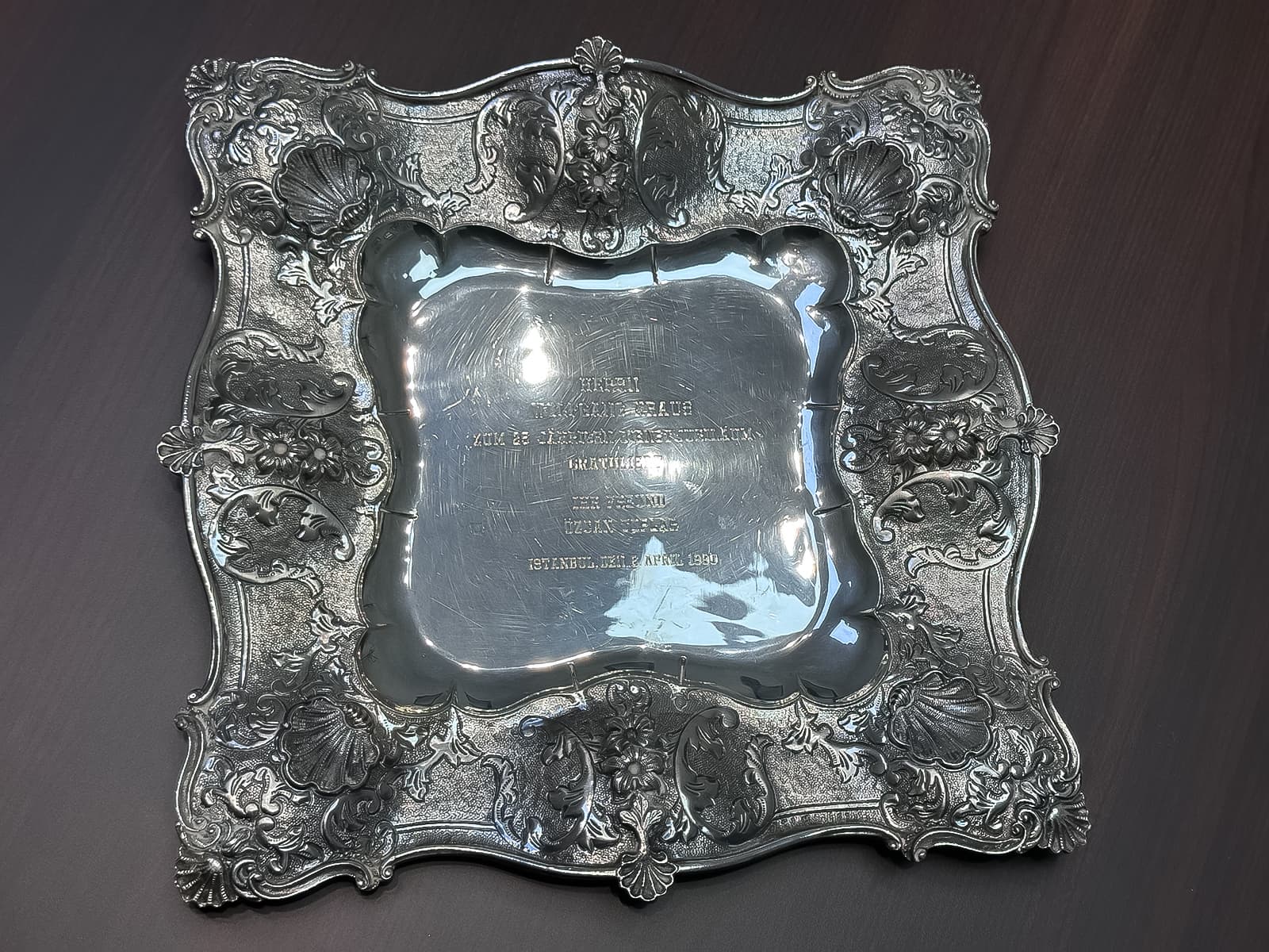 Große+Prunkschale+/+Jubiläumsteller,+Emanuel,+Deutschland,+um+1930–1950,+Silber