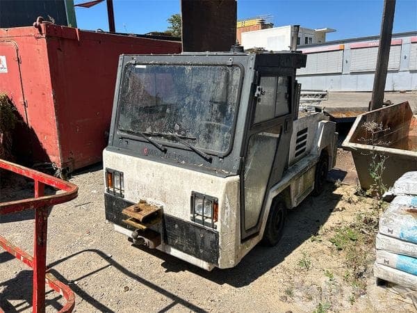 Charlatte luggage and industrial tugs T 140 D (2000)