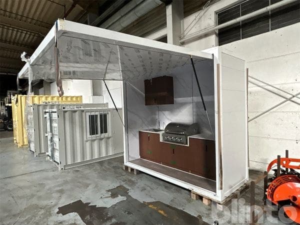 Outdoor kitchen module / barbecue station with folding roof