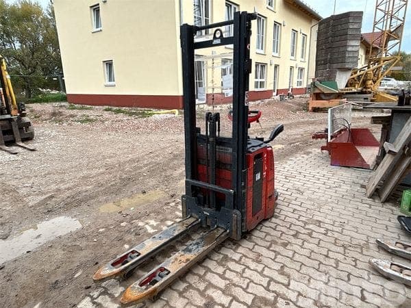 Electric high-lift vehicle Linde D14 AP (2019)