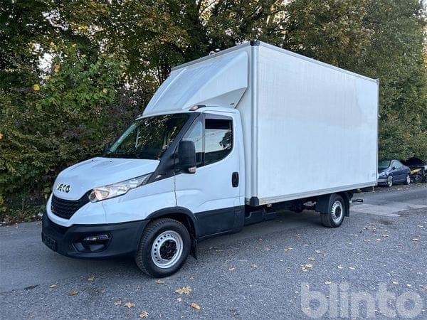 Iveco Daily 35S14 Box Truck with Loading Platform (2021)