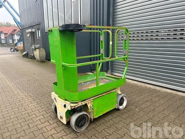 JLG 1230ES electric mast work platform (2012)