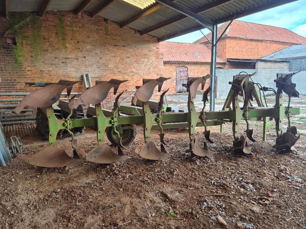 Dowdeswell DP2 6F reversible plough