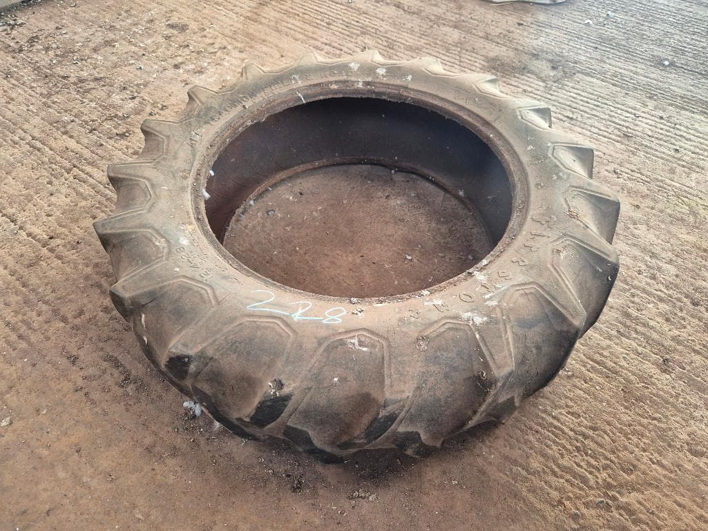 Firestone 12.4-25 tyre