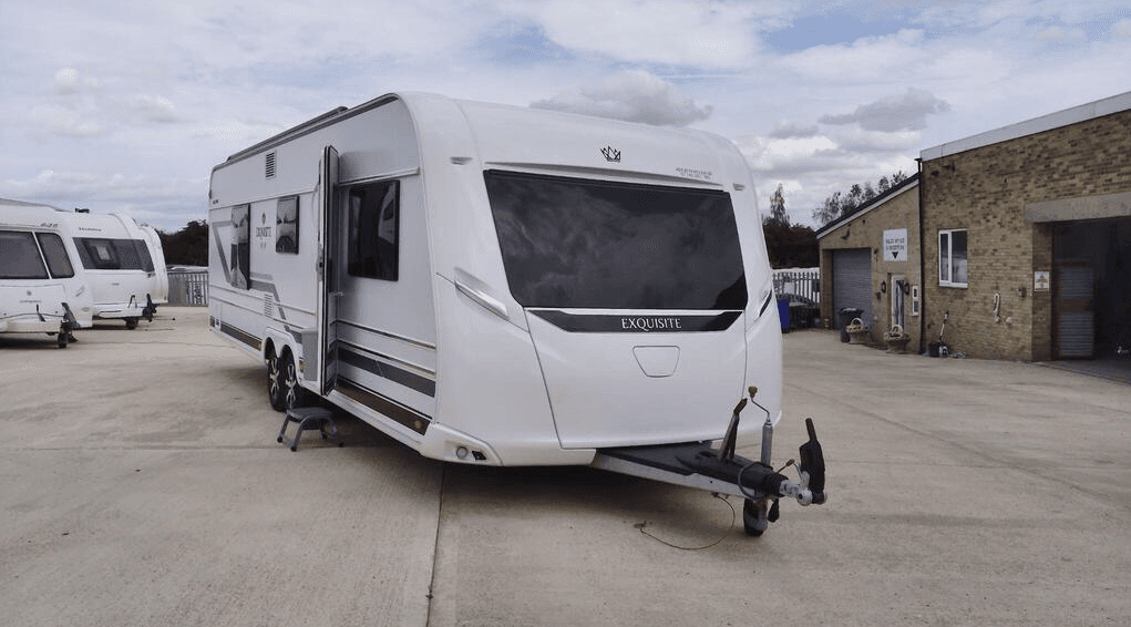 2023 LMC 685 VIP EXQUISIT LUXURY CARAVAN WATER HEATER >>--NO VAT ON HAMMER--<<