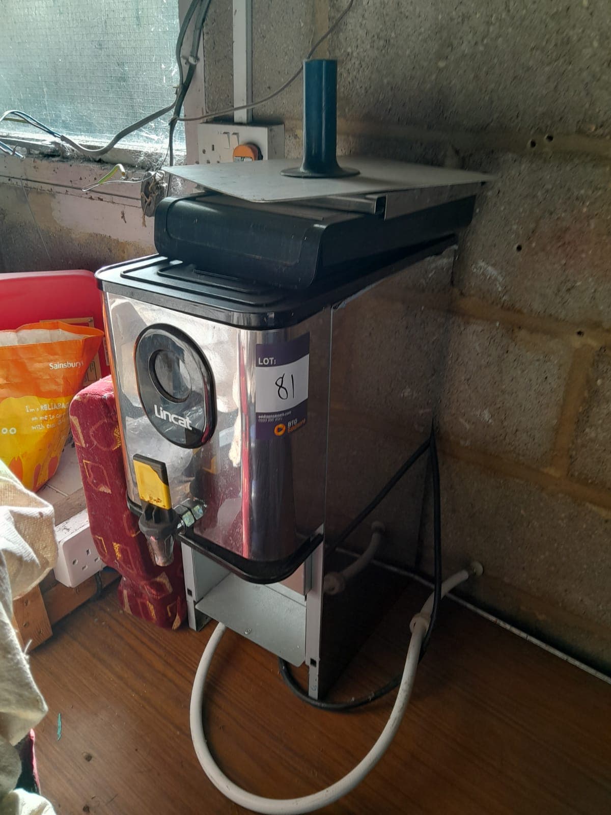 Lincat Warmwasserspender befindet sich in der Garage