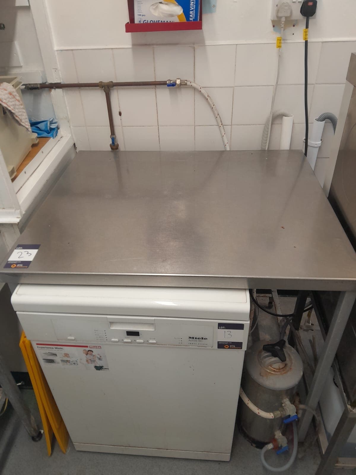 Edelstahl Vorbereitung Tisch 900 x 760 Das Hotel liegt in der gewerblichen Küche