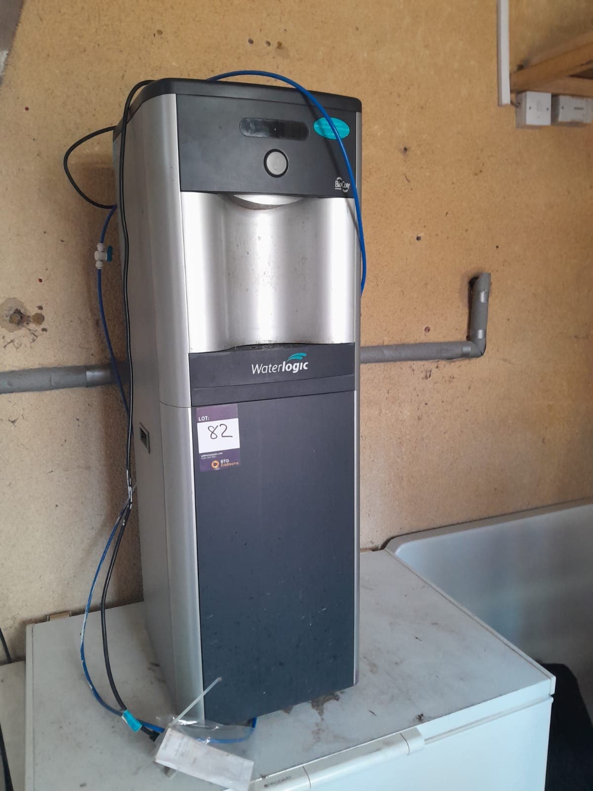 Wasser Logic Wasserspender befindet sich in der Garage