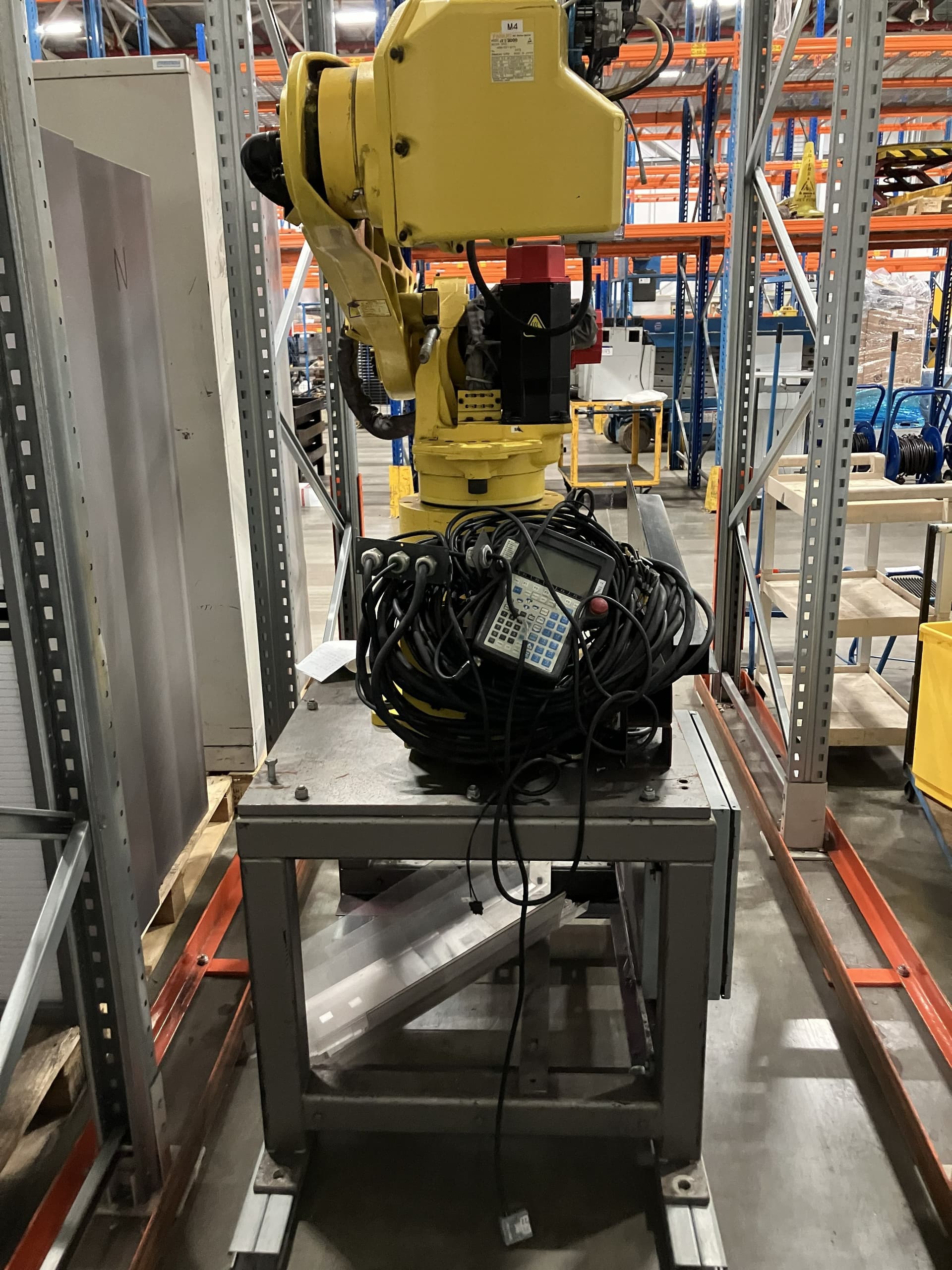 Fanuc M16i Robotic Arm, year of manufacture 1999, 270kg (Takeout / Loading charge - €40 + VAT)