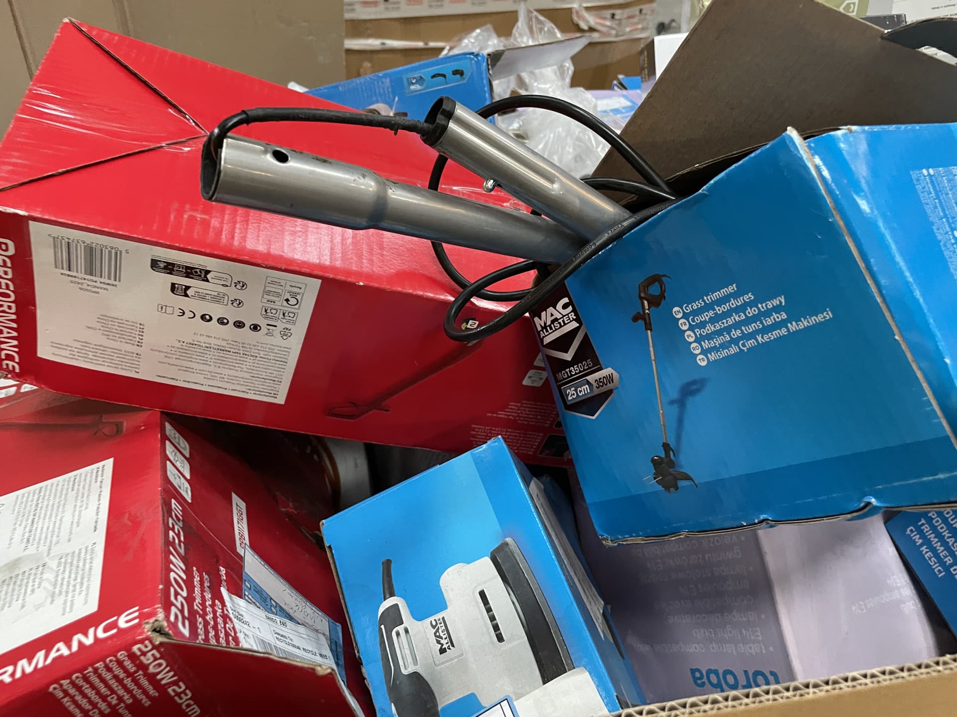 MIXED PALLET FROM MAJOR DIY RETAILER PALLET INCLUDES MACALILISTER SANDER,STRIMMER,LIGHTS AND MUCH