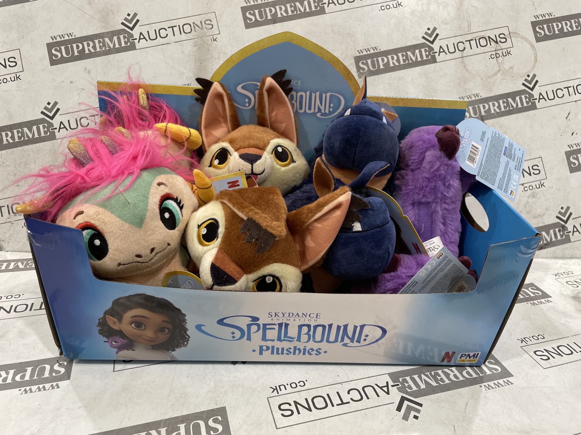 Box zu enthalten 16 x Brand New Spellbound Soft Toy Plüsch Gefüllt- Verschiedene Plüsche Spielzeuge pro Box,