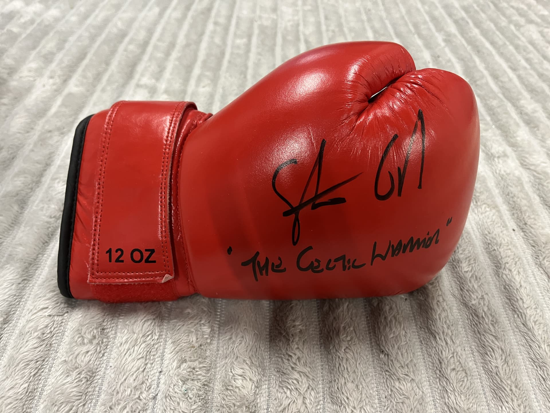 BRAND NEW GENUINE SIGNED Boxing Glove Signed By Boxer 2-Weight World Champion STEVE COLLINS (LOC:
